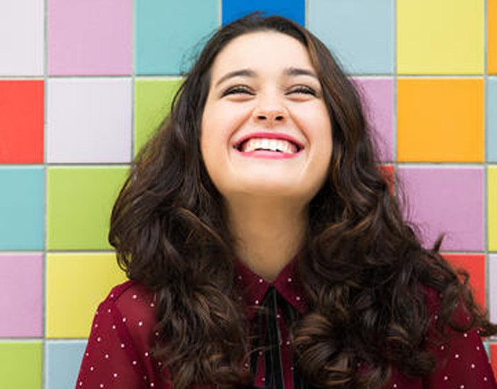1000-happy-woman-on-colorful-background